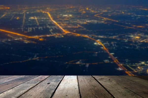 Vue de la planche de bois au-dessus Paysage nocturne de la ville depuis l'avion — Photo