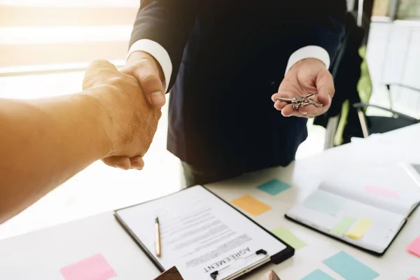 Image of above view, Real estate broker agent and customer shaking hands and give keys after signing contract documents for realty purchase, Bank employees congratulate, Concept mortgage loan approval. — Stock Photo, Image