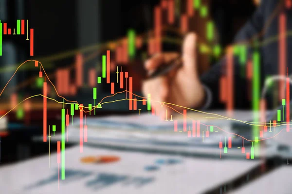 Börsendiagramm, Börsendaten mit Geschäftsfrau, die mit finanzieller Unschärfe arbeitet — Stockfoto