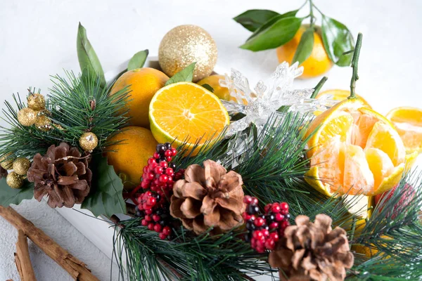 New Year\'s scenery, Christmas tree decorations and tangerines