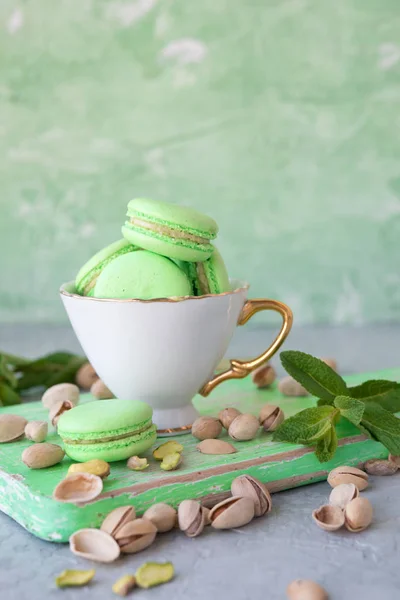 Almond cake of a makaroni with pistachios