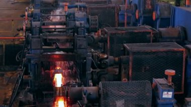 Demir işleme merkezi bitki. İşleme makinaları. Borning sıcak kirişler. Buhar