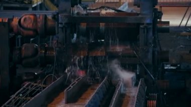 Demir işleme merkezi bitki. Yakıcı sıcak kütük bu su soğutma