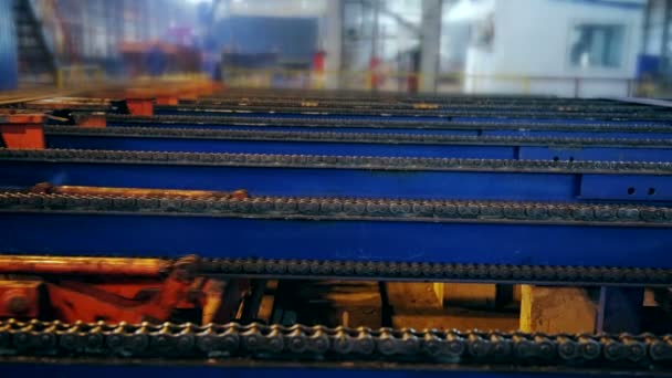 Výrobní závod železárny. Přesouvání armatury — Stock video