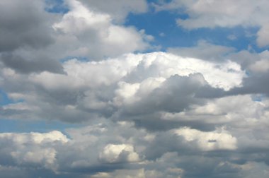 fırtınalı yağmurlu bulutlar 