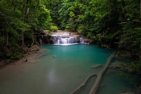 Beautiful natural scenic of Erawan waterfall with emerald green pond — Stock Photo, Image