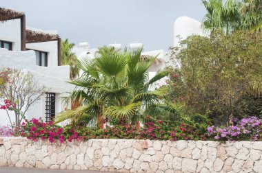   Güzel otel peyzaj ile eski stil