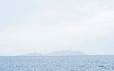 Plaj. Sakin deniz okyanus
