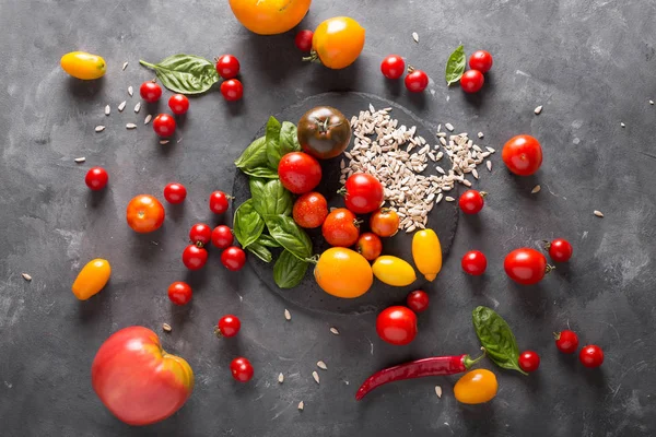 Colorful tomatoes Tomatoes background — Stock Photo, Image
