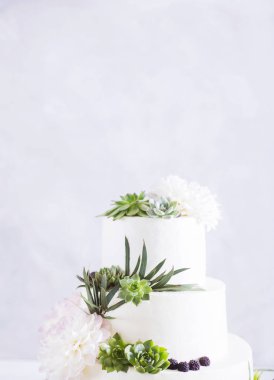 Zarif düğün çiçekleri ve succulents pastayla. Düğün Fotoğraf kavramı