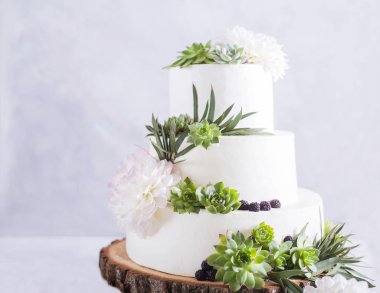 Zarif düğün çiçekleri ve succulents pastayla. Düğün Fotoğraf kavramı