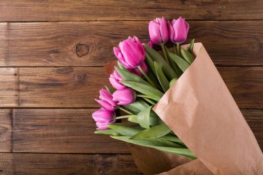 Paket Craft içinde Pembe Laleler 