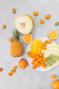 Ananas, Mango, Kamkat, kavun ve portakal
