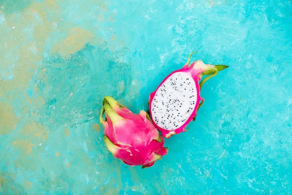 Pitahaya fruit on turquoise background — Stock Photo, Image