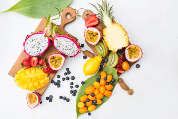 Fresh exotic fruits — Stock Photo, Image