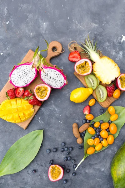 Frutas frescas exóticas —  Fotos de Stock