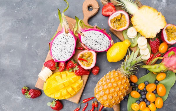 Frutas frescas exóticas —  Fotos de Stock