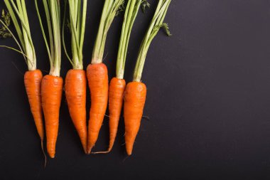 Havuç yeşil saplı