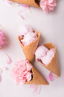 Waffle külahında dondurma. 
