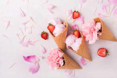 Waffle külahında dondurma. 