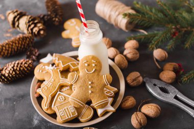 gingerbread çerezleri ve çilek