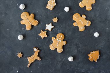 gingerbread çerezleri ve çilek