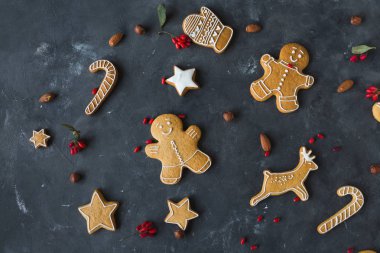 gingerbread çerezleri ve çilek