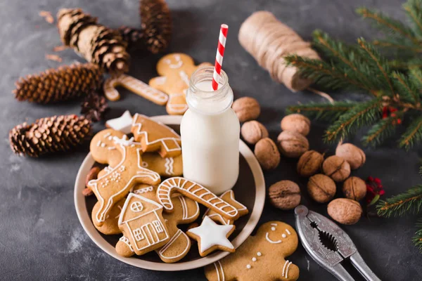 gingerbread çerezleri ve çilek
