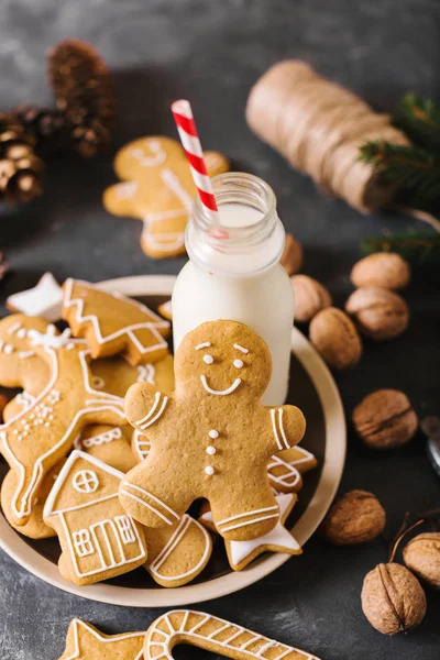 gingerbread çerezleri ve çilek