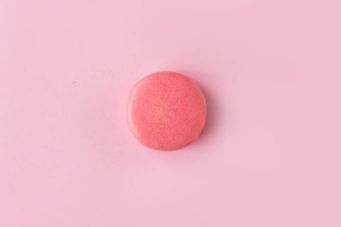pembe arka plan, üstten görünüm üzerinde pembe badem acıbadem kurabiyesi 
