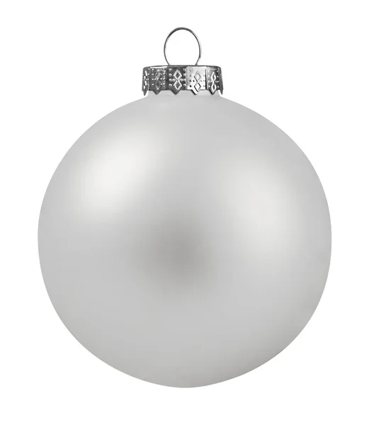 Balle de Noël blanche suspendue à une ficelle, isolée sur du blanc — Photo