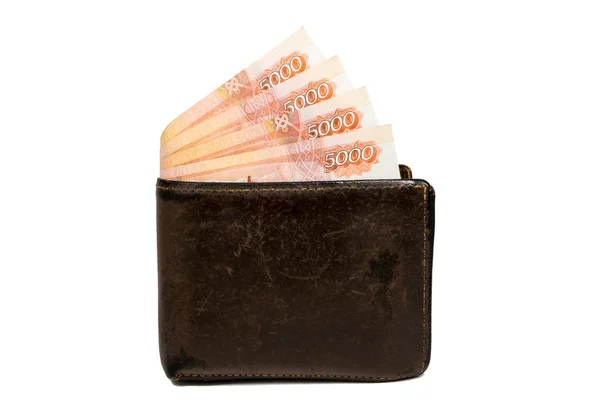 Eski deri üzerinde beyaz arka plan ile beş thoushand ruble banknotlar Kahverengi cüzdan izole