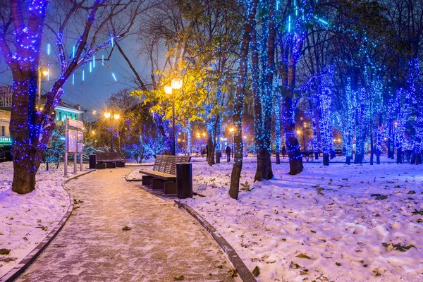Serpukhovskaya Meydanı, Moskova Rusya Park'ta Yılbaşı ve Noel aydınlatma dekorasyon