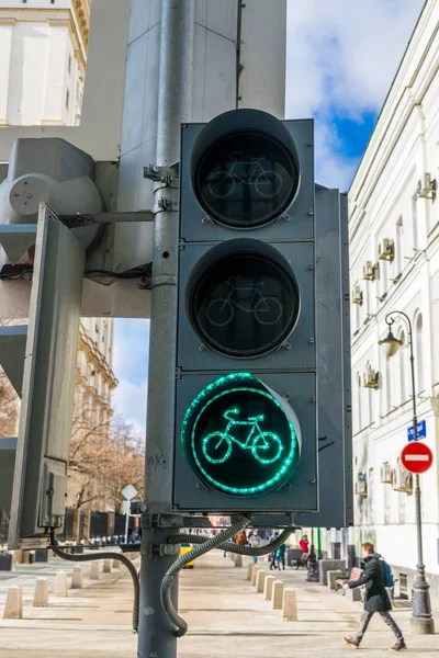 Grüne Ampel für Fahrrad in Moskau, Russland — Stockfoto