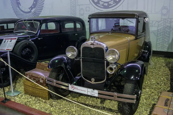 MOSCÚ, RUSIA - 3 DE JUNIO DE 2017: Museo de Moscú de coches retro — Foto de Stock