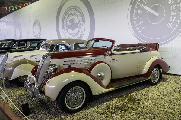 MOSCÚ, RUSIA - 3 DE JUNIO DE 2017: Museo de Moscú de coches retro — Foto de Stock