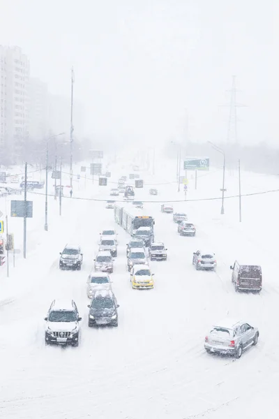 Neve pesada nas ruas de Moscou . — Fotografia de Stock