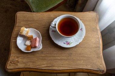 Bir fincan çay ve pastila.