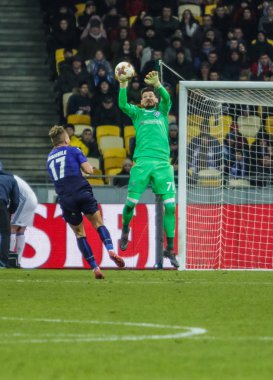 Kiev, Ukrayna - 15 Mart, 2018: Denis Boyko, eylem sırasında Ss Lazio Milli Güvenlik Olympiyskiy Stadyumu'nda Uefa Avrupa Ligi maçında Dinamo Kiev