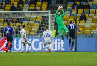 Kiev, Ukrayna - 15 Mart, 2018: Denis Boyko, eylem sırasında Ss Lazio Milli Güvenlik Olympiyskiy Stadyumu'nda Uefa Avrupa Ligi maçında Dinamo Kiev