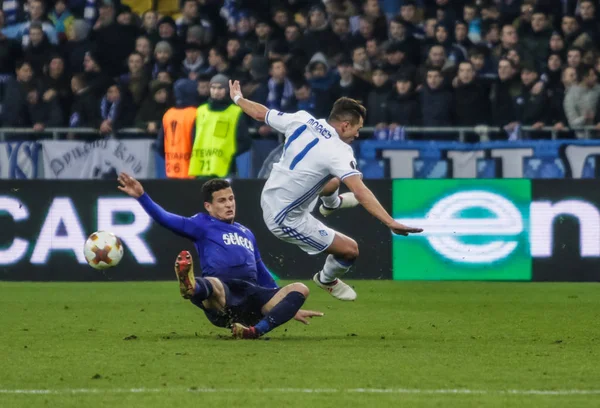 Kiev, Ukrayna - 15 Mart, 2018: Dinamo Kiev, Junior Moraes Milli Güvenlik Olympiyskiy Stadyumu'nda Uefa Avrupa Ligi maç sırasında Ss Lazio Luiz Felippe (Ramos) ile topu mücadele
