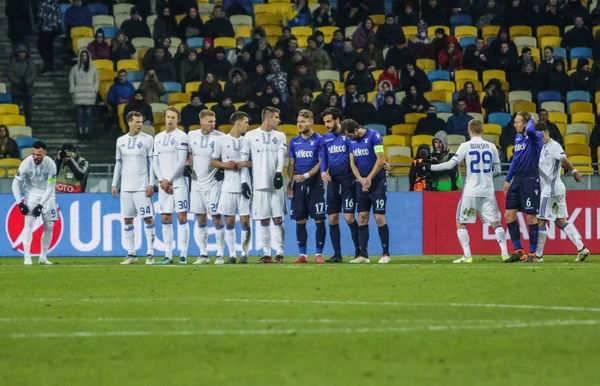 Kyiv Ukraine Maaliskuu 2018 Joukkueet Valmistautuvat Suorittamaan Vapaapotkun Uefa Europa — kuvapankkivalokuva