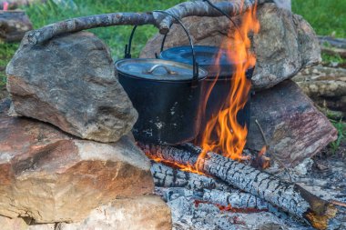 Kampanyada pişirme. 