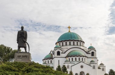 Aziz sava ortodox Kilisesi Belgrad'da bulutlu gökyüzü ile
