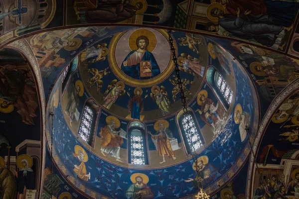 Aziz sava ortodox Kilisesi Belgrad'da bulutlu gökyüzü ile