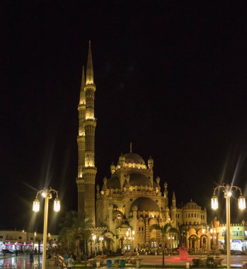 Eski çarşı cami - Sharm El Sheik - el Sahabe Camii gece görünümü.