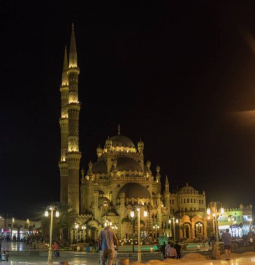 Eski çarşı cami - Sharm El Sheik - el Sahabe Camii gece görünümü.
