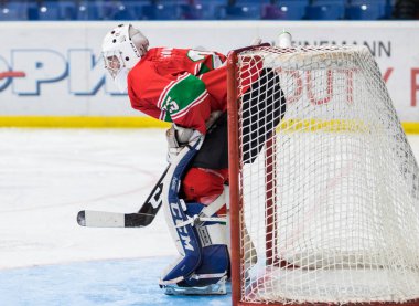 Kiev, Ukrayna - 20 Nisan, 2018: 2018 IIHF buz hokeyi u-18 Dünya Şampiyonası'nda Palats Sportu Stadyumu. Avusturya u-18 karşı Macaristan u-18