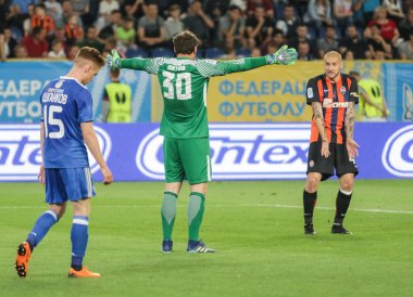 Dnipro, Ukrayna - 09 Mayıs, 2018: Andriy Pyatov ve Shakhtar eylem sırasında Yaroslav Rakitskiy Ukraynalı Dnipro-Arena Stadı nda Fc Shakhtar Kupası finalde maç sırasında