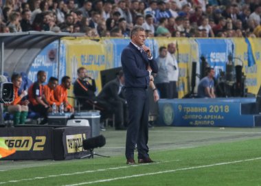 Dnipro, Ukrayna - 09 Mayıs, 2018: Direktör Fc Dinamo Kiev - Alexander Khatskevich eylem sırasında Ukraynalı Dnipro-Arena Stadı nda Fc Shakhtar Kupası finalde maç sırasında